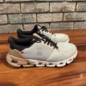 On Cloud Woman’s Running Shoes - Gray and Tan